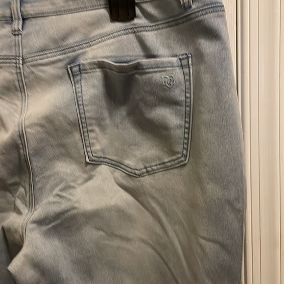 DG2 Stretch Lightwash Capris with Double Stylish Hem 20W - Picture 5 of 7